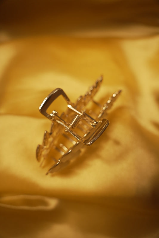 Pearly Leafy Claw Clip