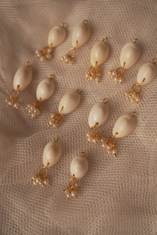 Cowrie Multi-Styler Shells