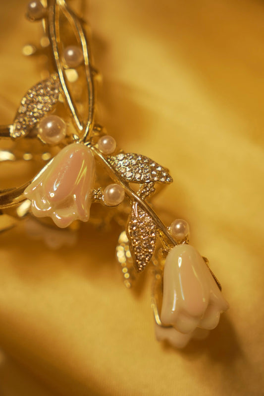 Stones & Pearls Classy Claw Clip