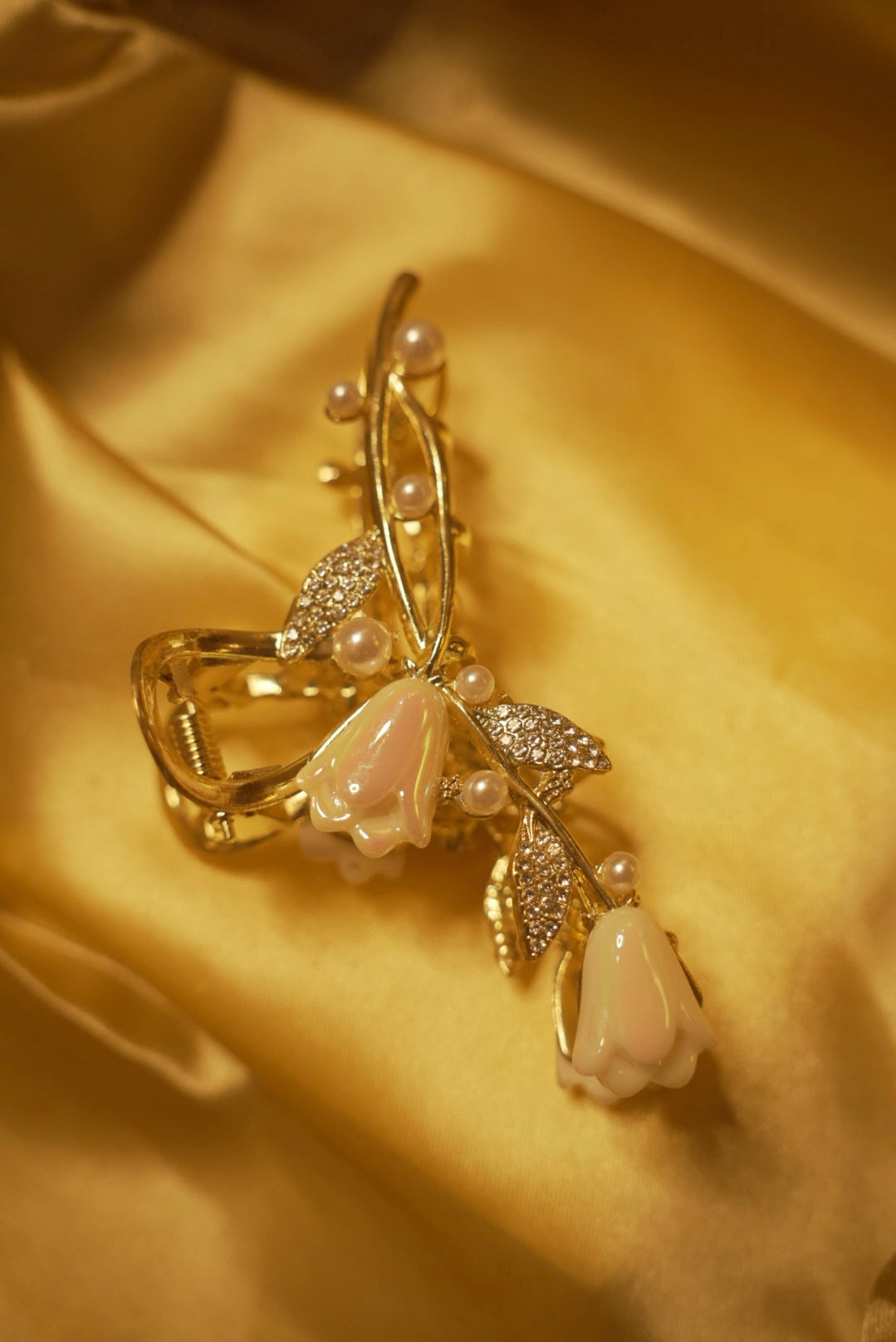 Stones & Pearls Classy Claw Clip
