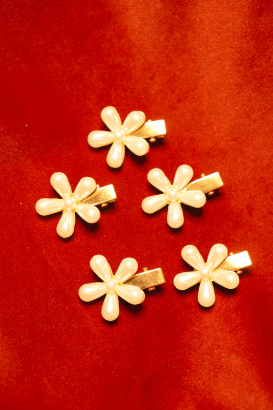 Pearly Daisy Clips ( Set of 5 )