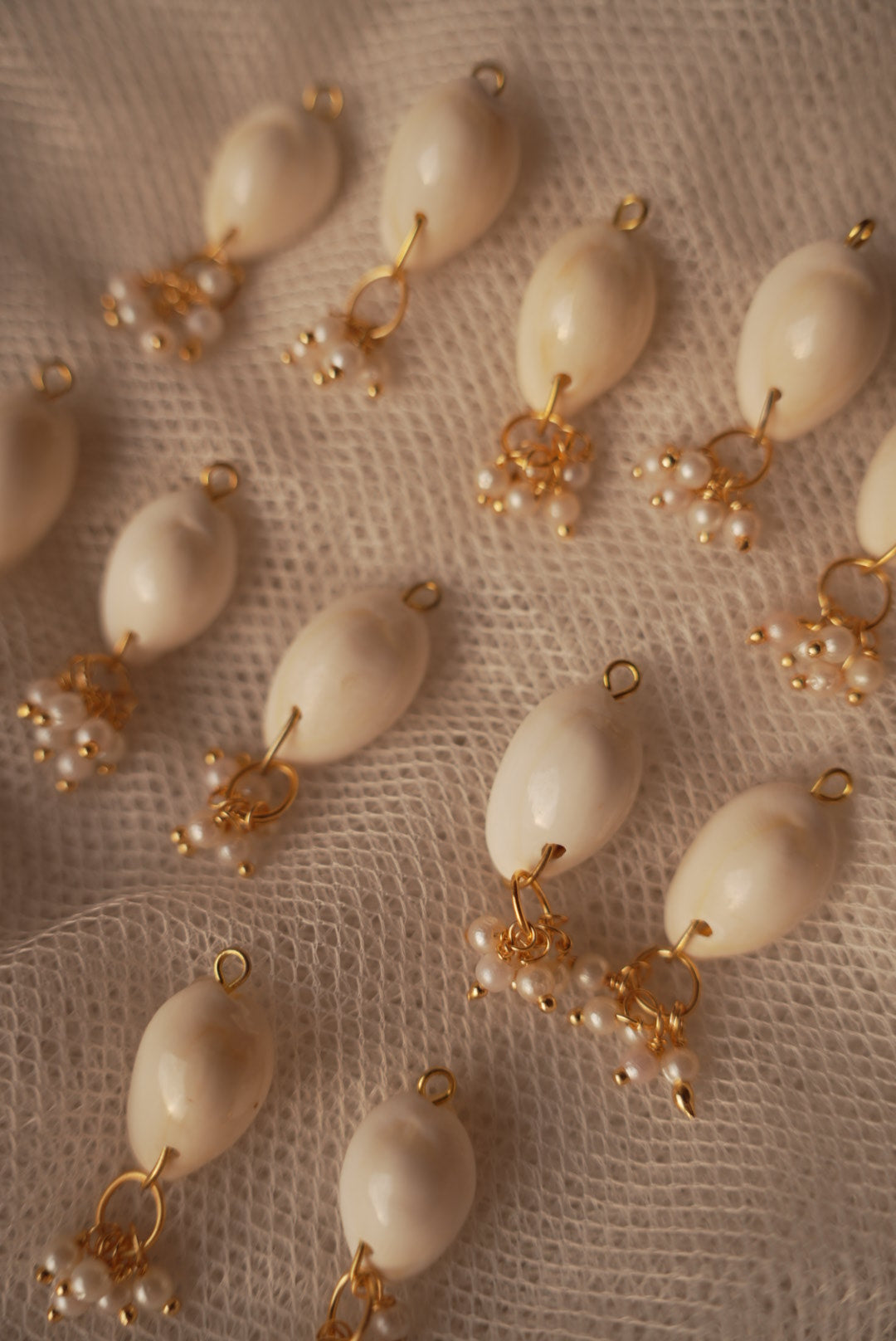 Cowrie Multi-Styler Shells