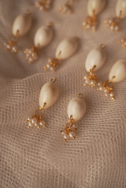 Cowrie Multi-Styler Shells