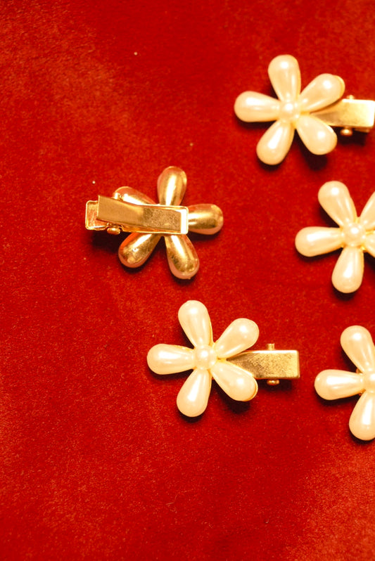 Pearly Daisy Clips ( Set of 5 )